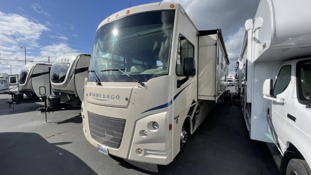 Winnebago Vista 31BE,