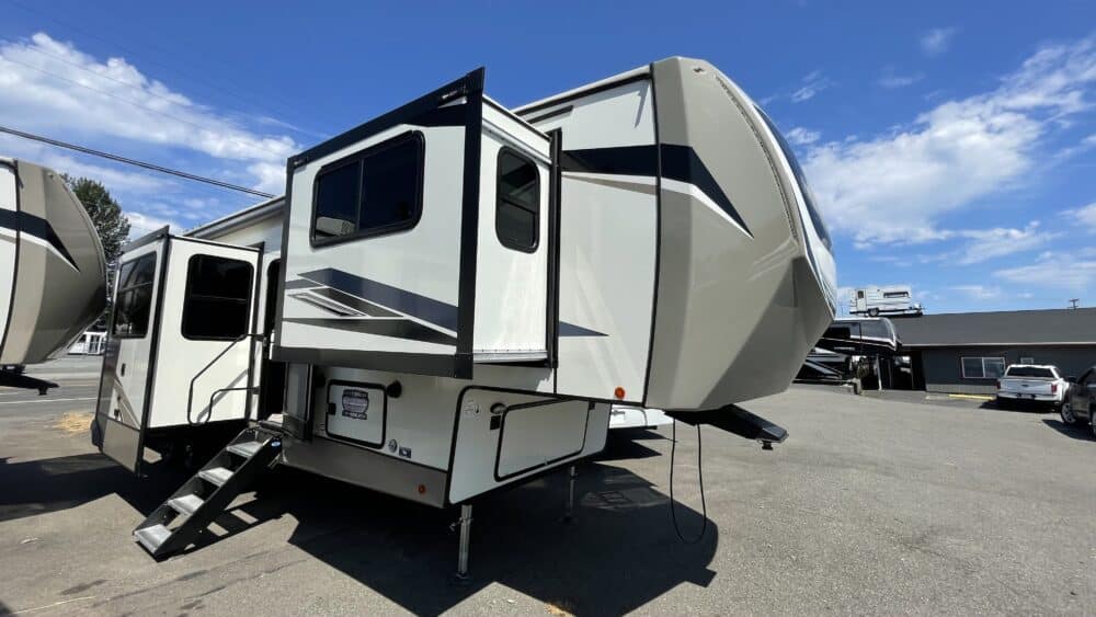 2022 Used Salem Hemisphere 378FL w/ A Loft Bedroom #C904